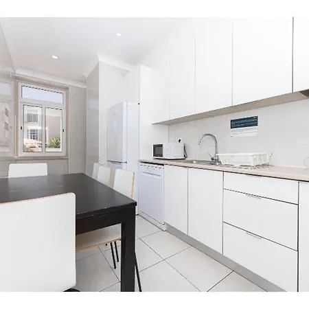 Houze Spacious 4-Bedroom Flat Near Lisbon Zoo * リスボン